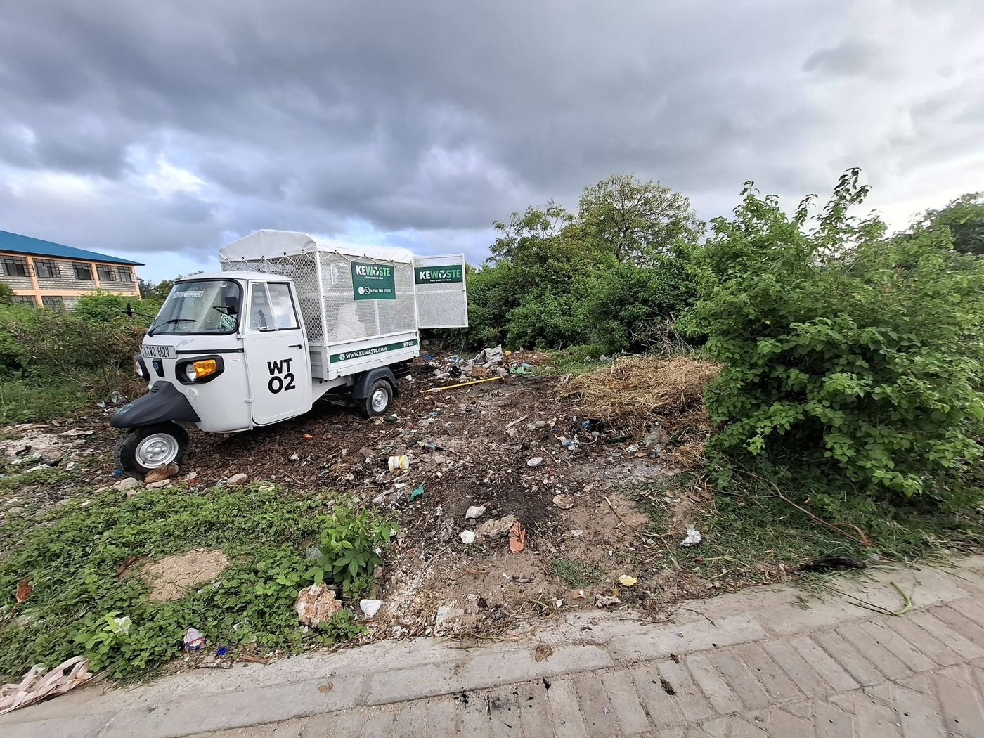 KEWASTE tuc-tuc WT02 at a dumping site